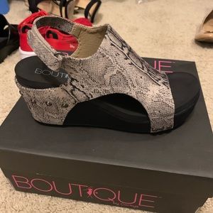 BNIB Boutique snake skin wedge sandal. Size 7